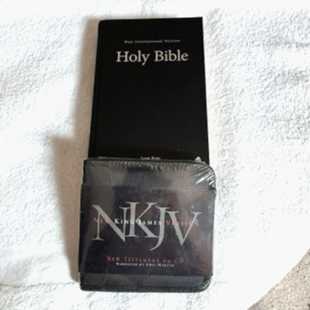 Lg Print New Testament Bible & New King James Version Audio Bible on 14 CD's